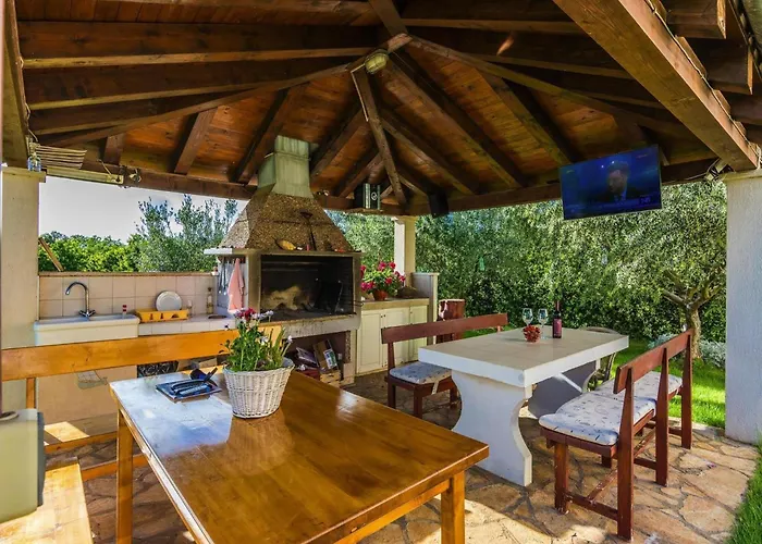 Διαμέρισμα In Nin Near & Pool *