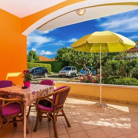 Rosmary, Zaton, With Pool Apartment *