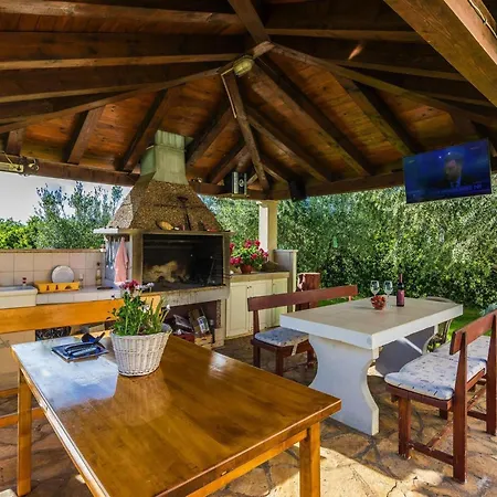 Διαμέρισμα In Nin Near & Pool *