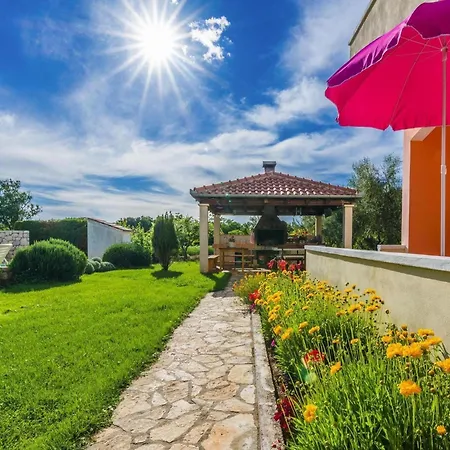 Διαμέρισμα In Nin Near & Pool *