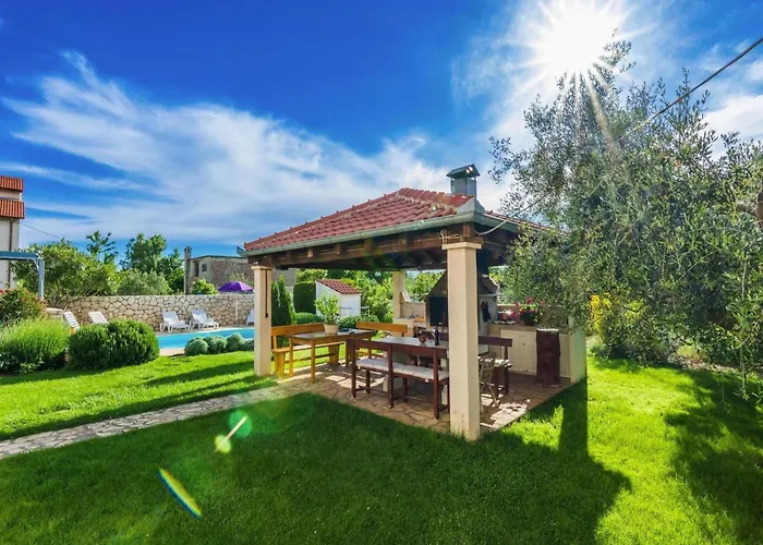 Апартаменты In Nin Near & Pool