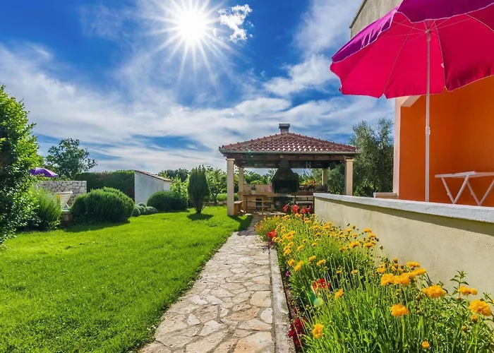 Апартаменты In Nin Near & Pool *
